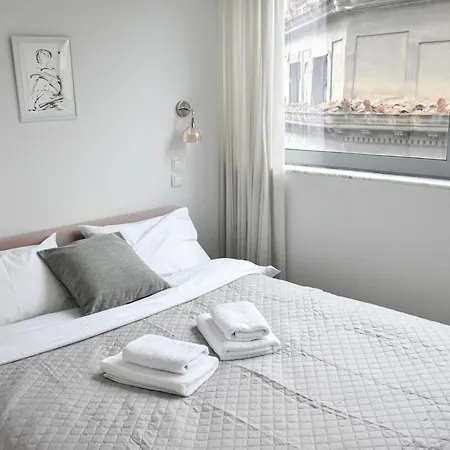 Monastiraki Panorama: Spacious Living