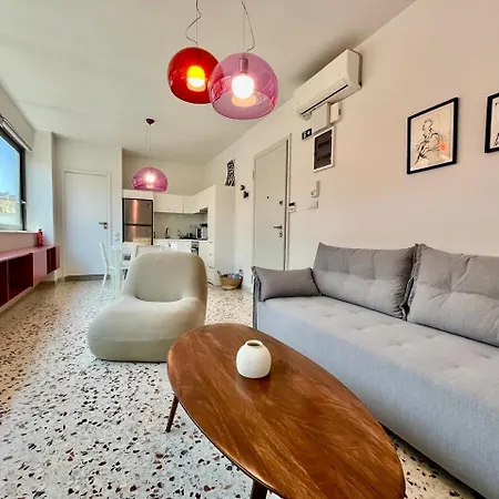 Daire Monastiraki Panorama: Spacious Living *